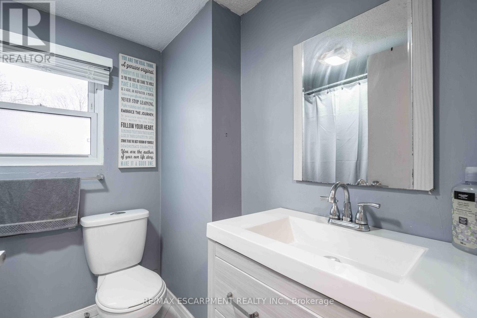 8 First Private Road, Hamilton, Ontario  L8E 5B9 - Photo 34 - X12467838