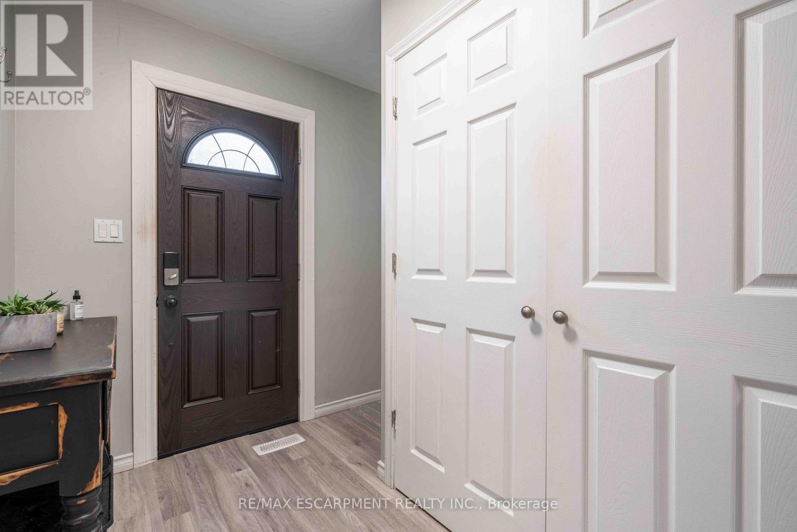 8 First Private Road, Hamilton, Ontario  L8E 5B9 - Photo 7 - X12467838