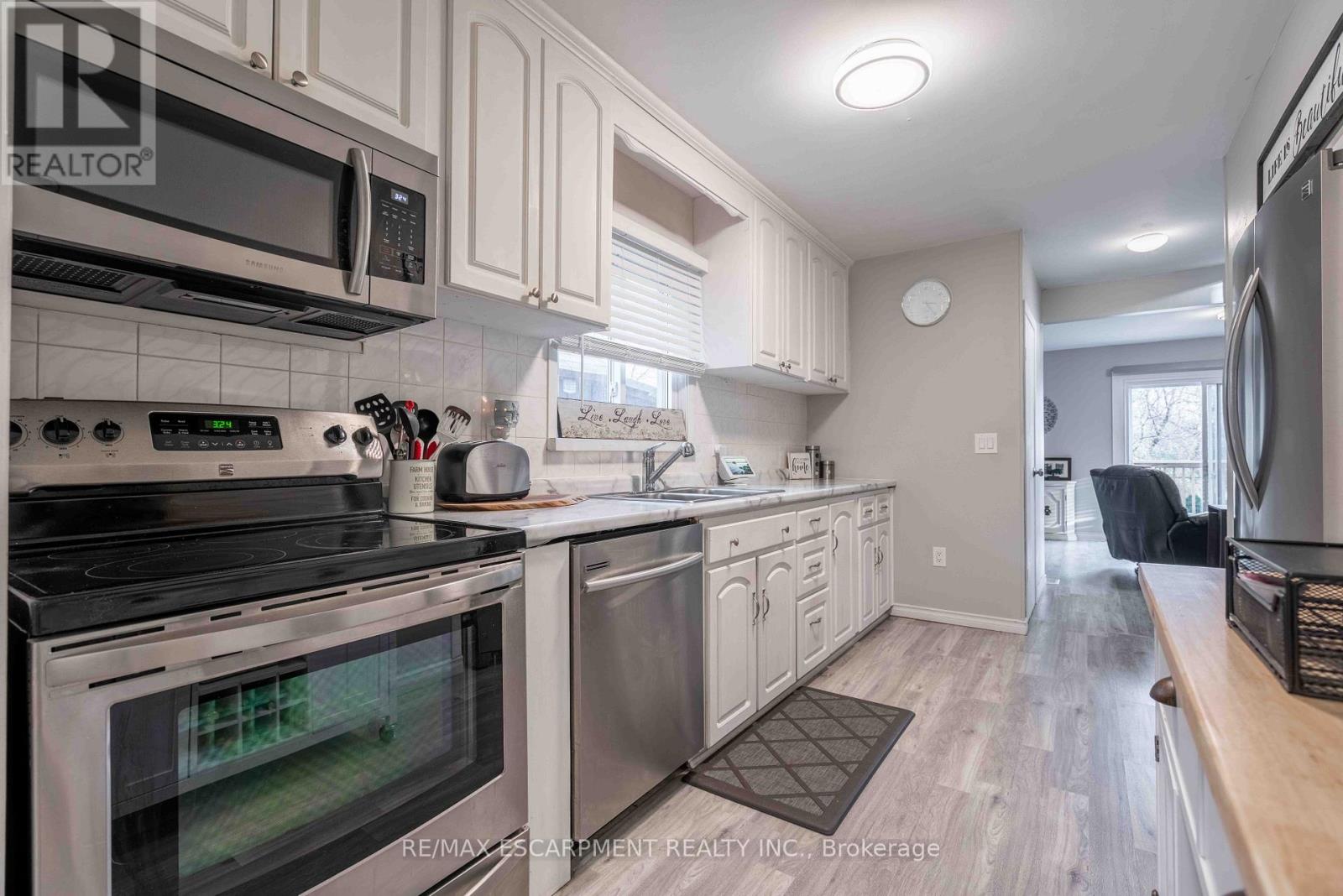 8 First Private Road, Hamilton, Ontario  L8E 5B9 - Photo 9 - X12467838