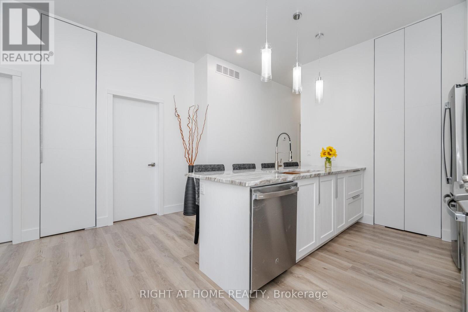 183 Normanhurst Avenue, Hamilton, Ontario  L8H 5M9 - Photo 10 - X12467839