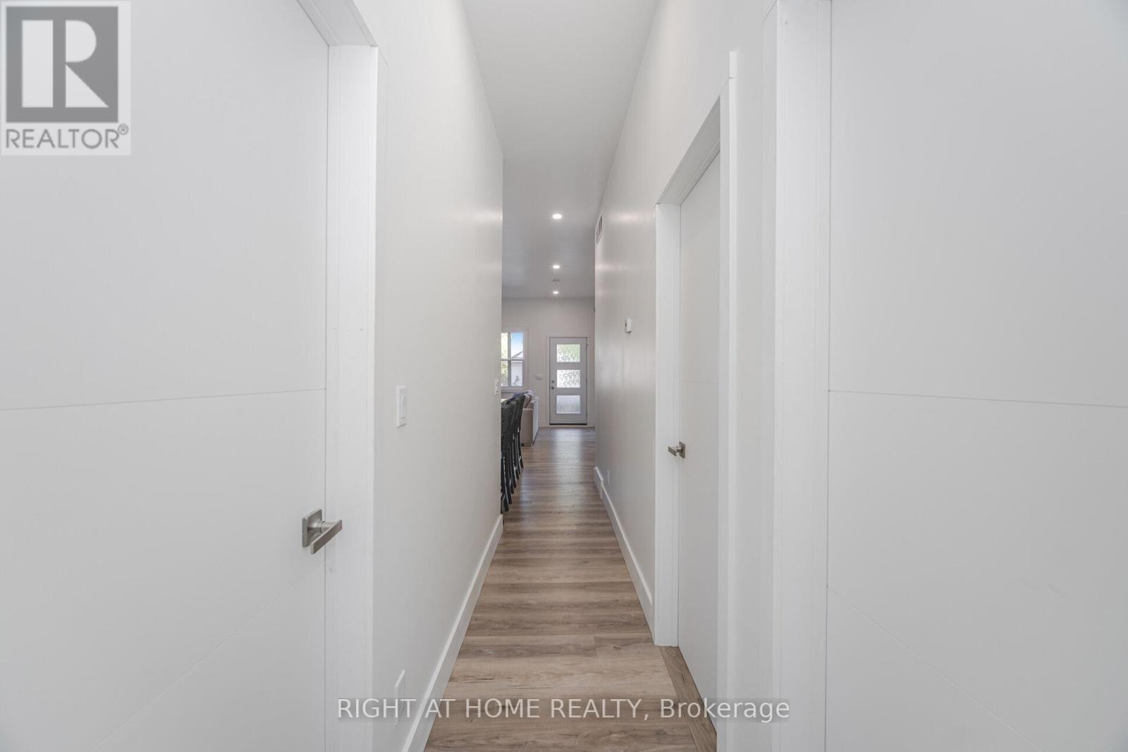183 Normanhurst Avenue, Hamilton, Ontario  L8H 5M9 - Photo 12 - X12467839