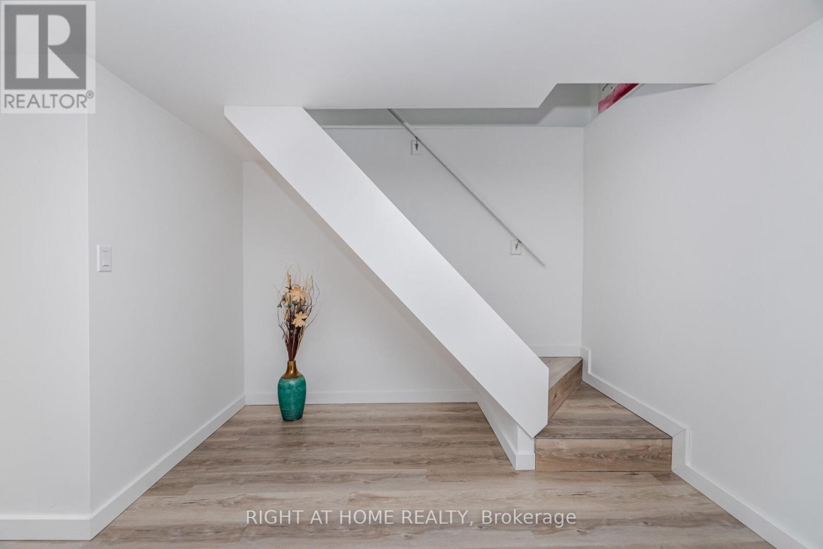 183 Normanhurst Avenue, Hamilton, Ontario  L8H 5M9 - Photo 22 - X12467839