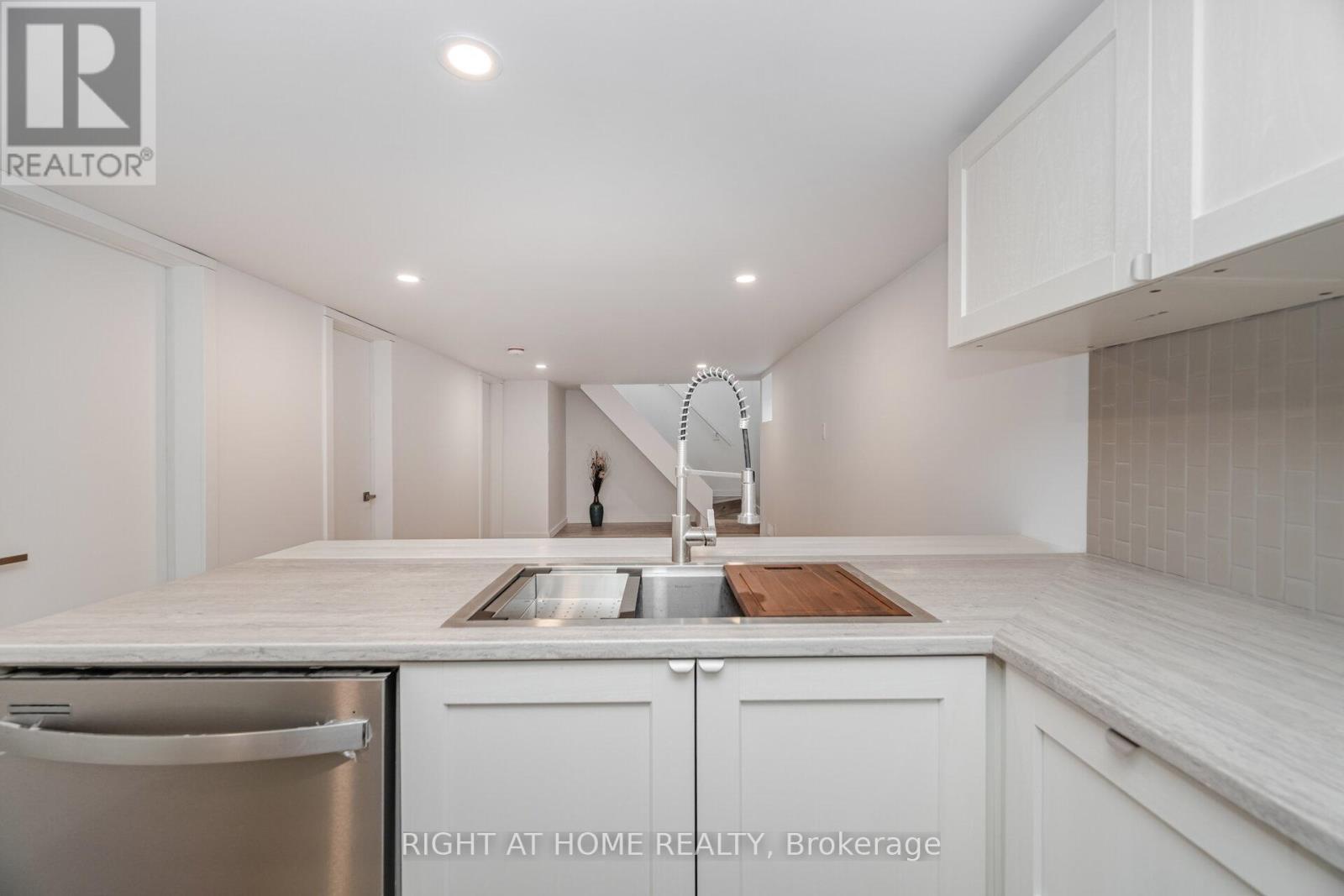 183 Normanhurst Avenue, Hamilton, Ontario  L8H 5M9 - Photo 28 - X12467839