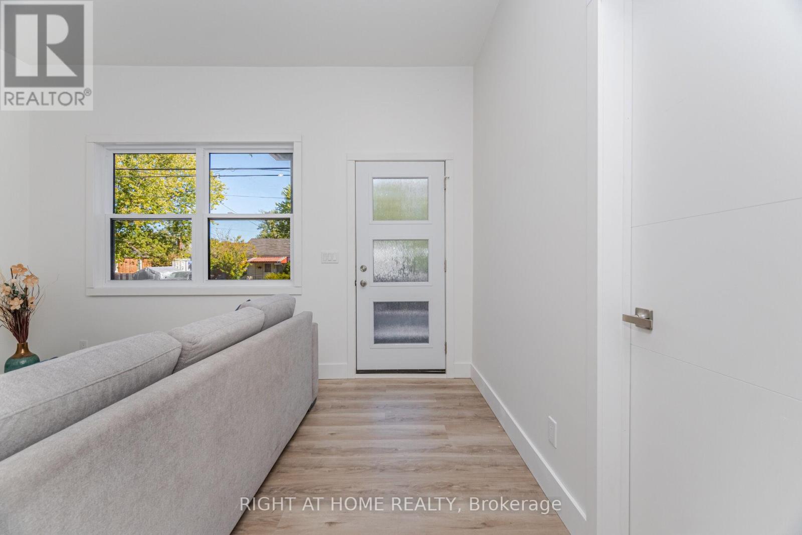 183 Normanhurst Avenue, Hamilton, Ontario  L8H 5M9 - Photo 5 - X12467839