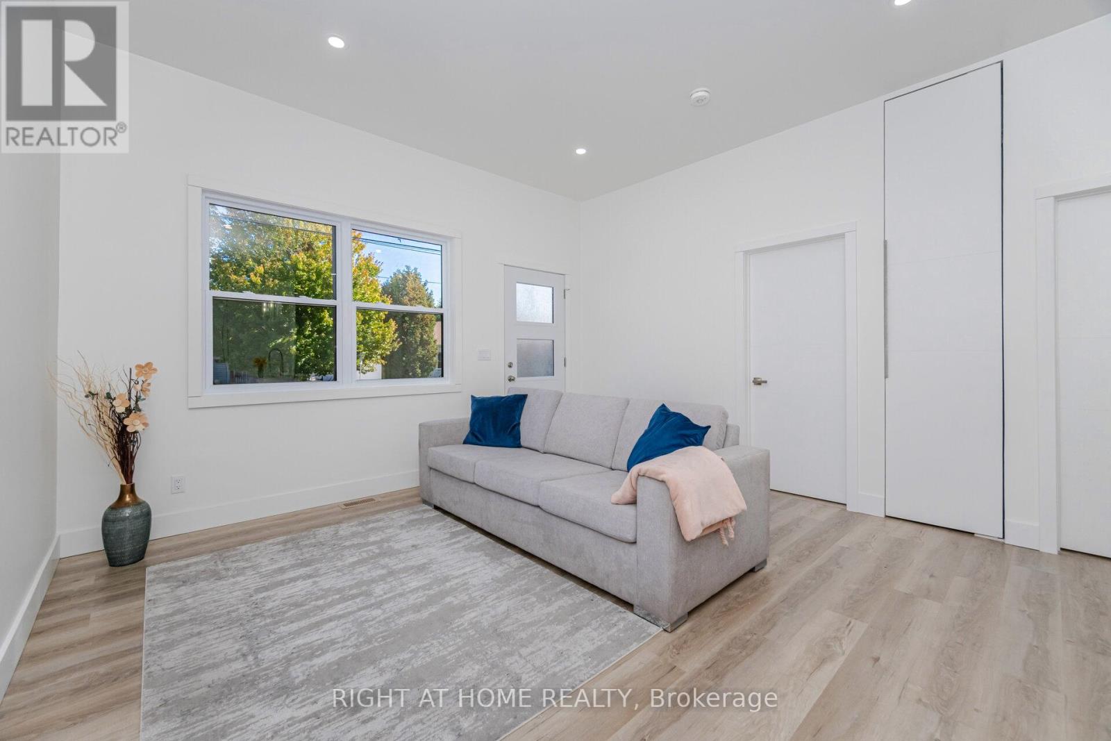 183 Normanhurst Avenue, Hamilton, Ontario  L8H 5M9 - Photo 7 - X12467839