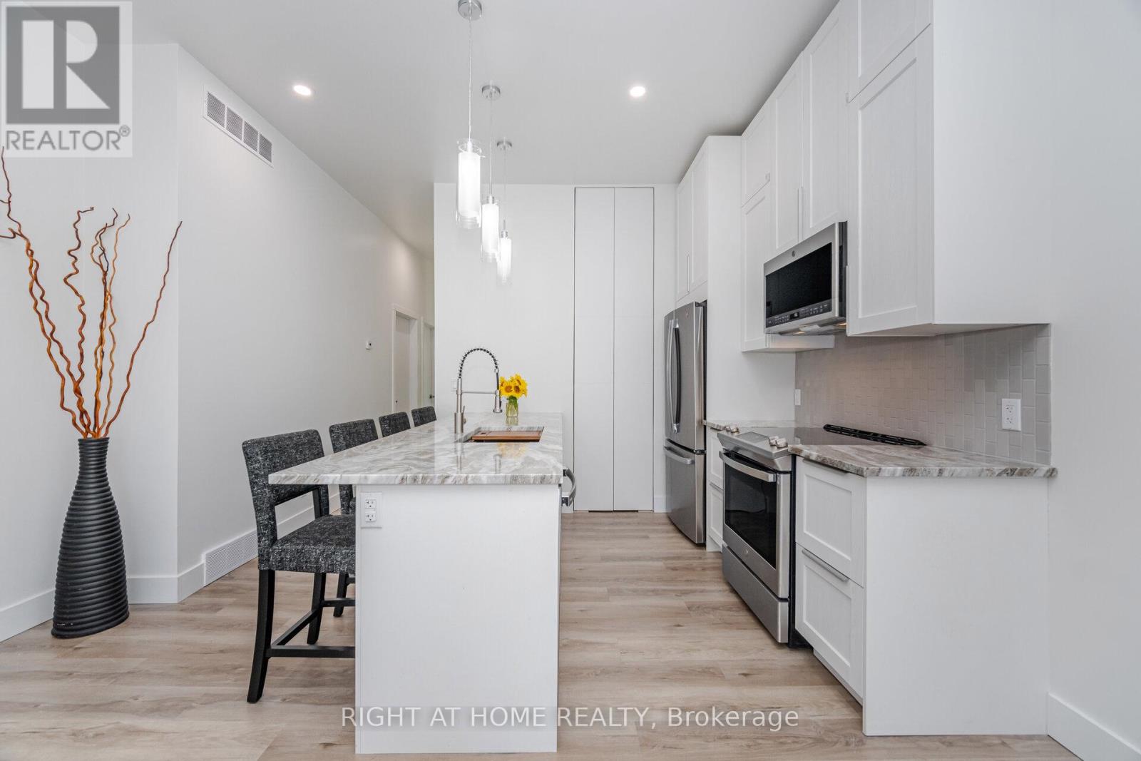 183 Normanhurst Avenue, Hamilton, Ontario  L8H 5M9 - Photo 8 - X12467839