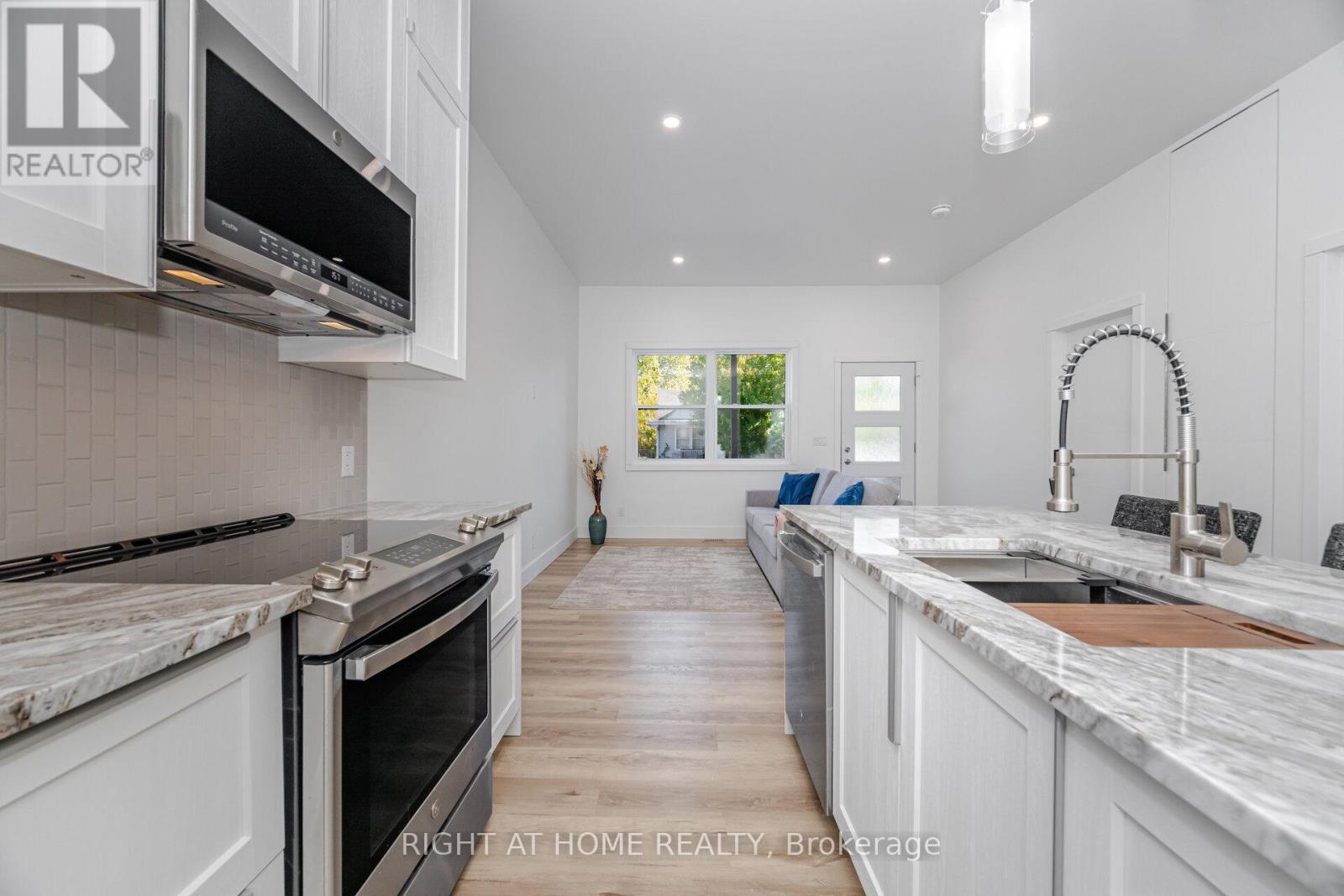 183 Normanhurst Avenue, Hamilton, Ontario  L8H 5M9 - Photo 9 - X12467839
