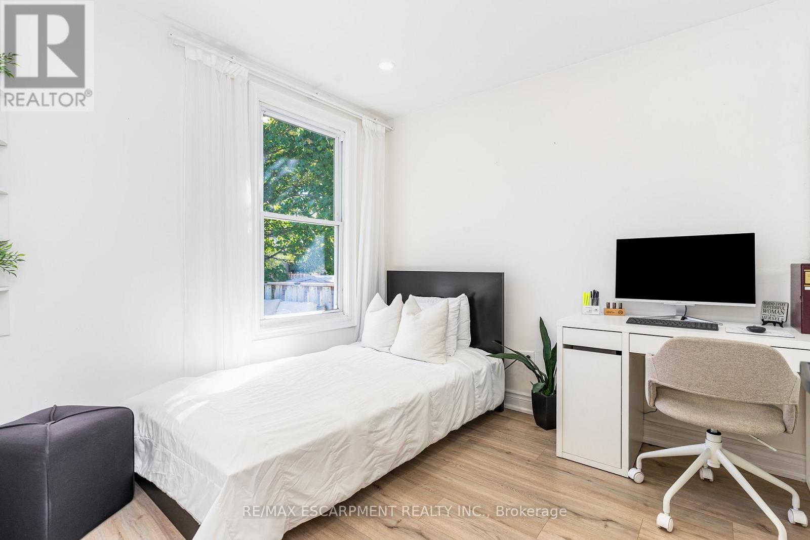 97 East 31st Street, Hamilton, Ontario  L8V 3N9 - Photo 15 - X12467854