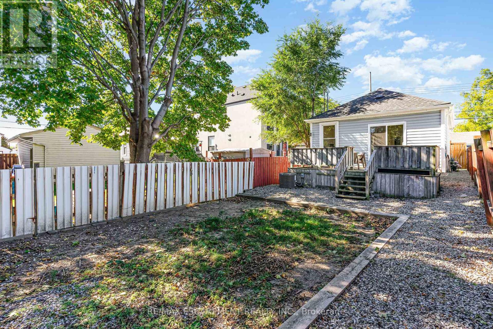 97 East 31st Street, Hamilton, Ontario  L8V 3N9 - Photo 19 - X12467854