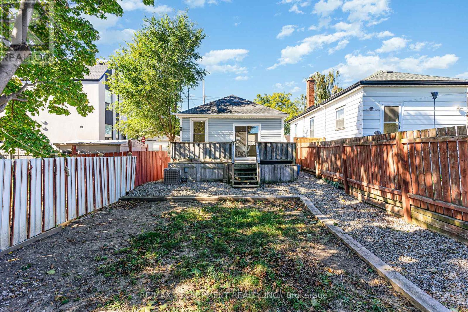97 East 31st Street, Hamilton, Ontario  L8V 3N9 - Photo 20 - X12467854
