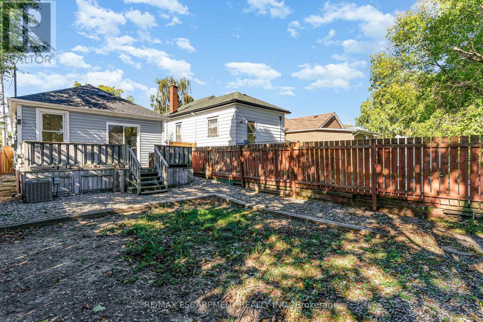 97 East 31st Street, Hamilton, Ontario  L8V 3N9 - Photo 21 - X12467854