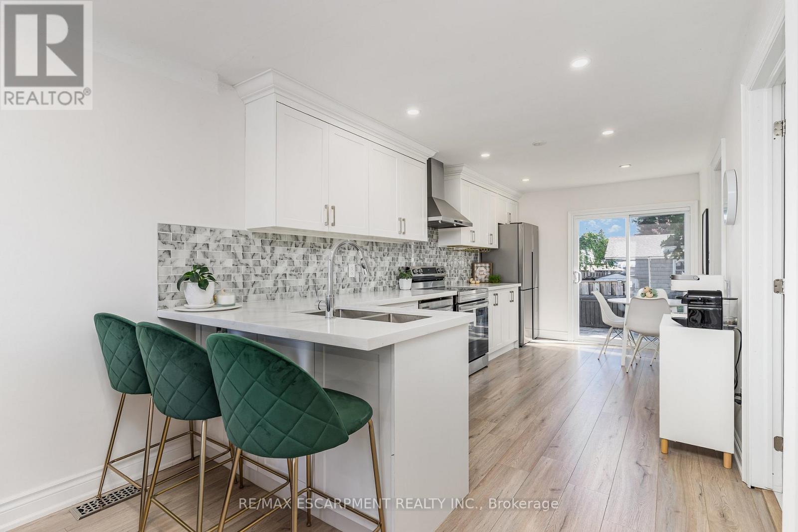 97 East 31st Street, Hamilton, Ontario  L8V 3N9 - Photo 6 - X12467854