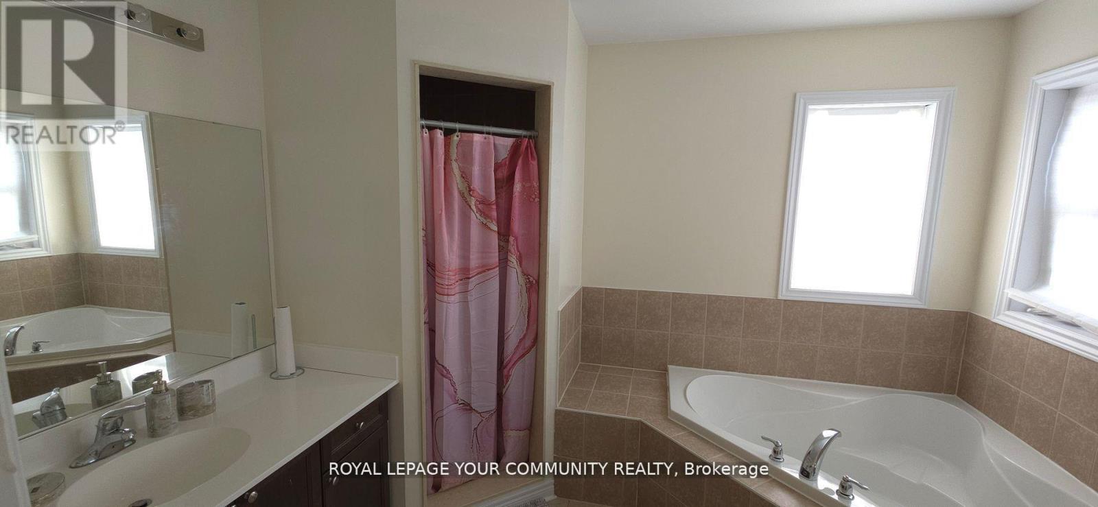 2 Herefordshire Crescent, Newmarket, Ontario  L9N 0B4 - Photo 25 - N12467919