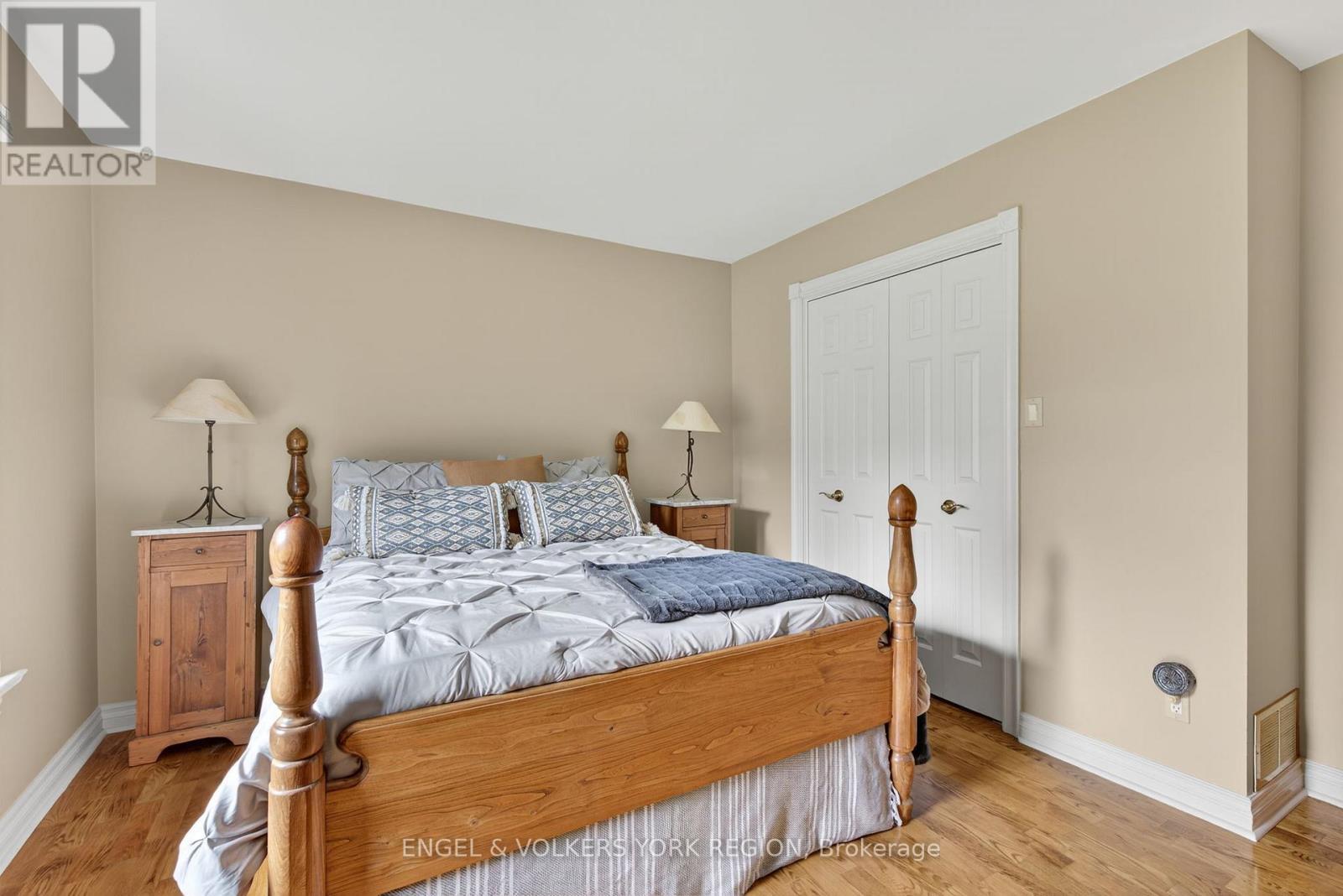 90 Dearbourne Avenue, King, Ontario  L7B 1A3 - Photo 18 - N12467937