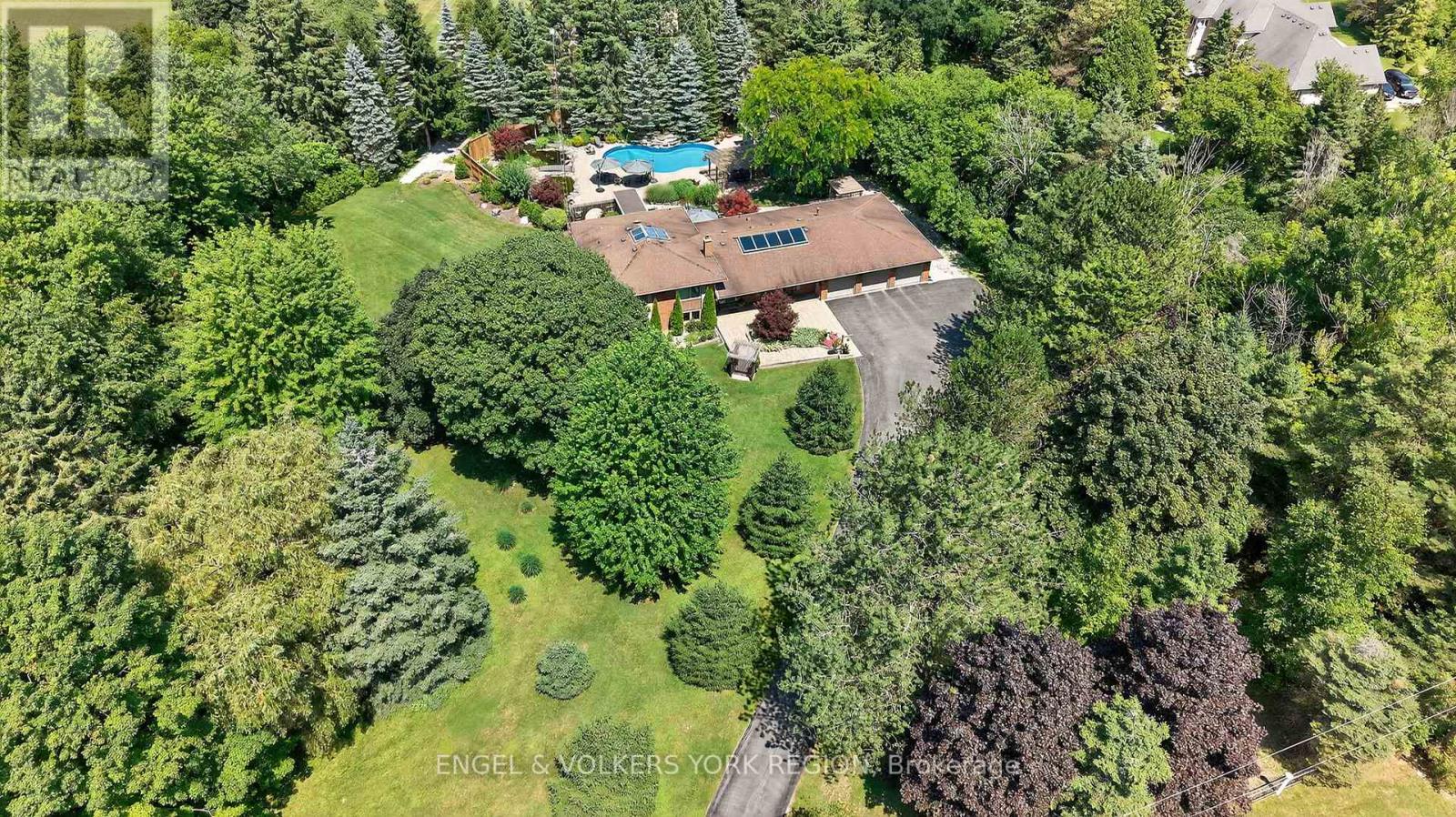 90 Dearbourne Avenue, King, Ontario  L7B 1A3 - Photo 2 - N12467937