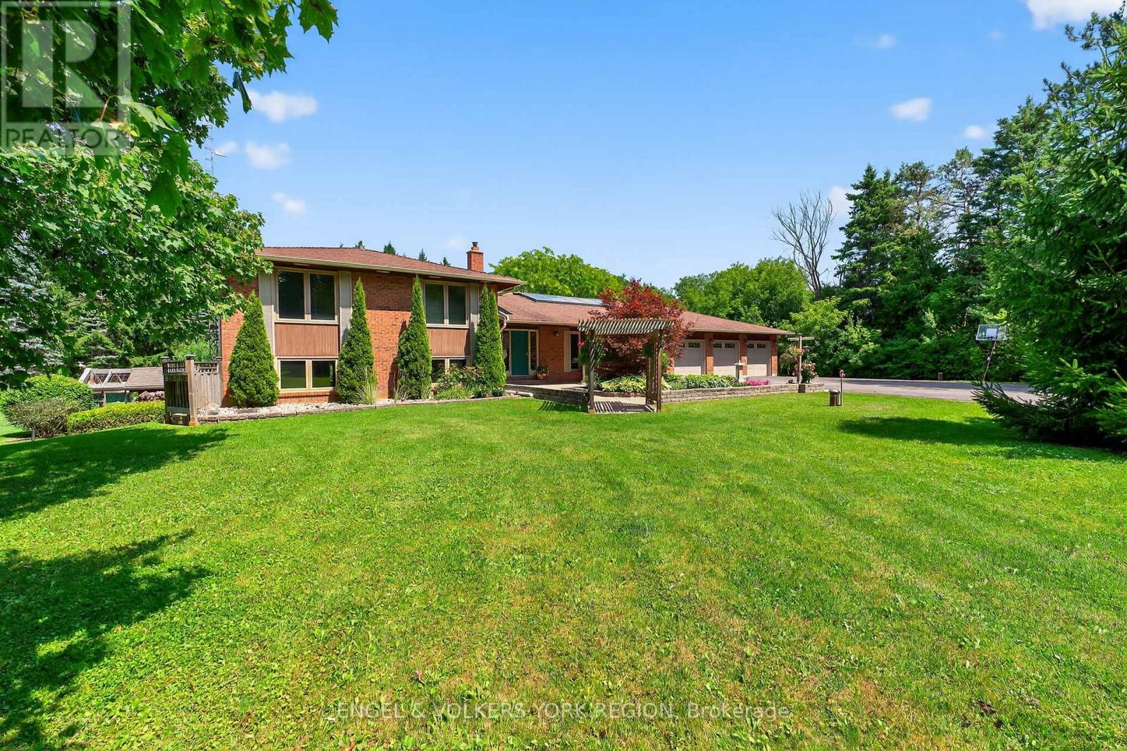 90 Dearbourne Avenue, King, Ontario  L7B 1A3 - Photo 3 - N12467937