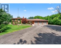 90 DEARBOURNE AVENUE, King, Ontario