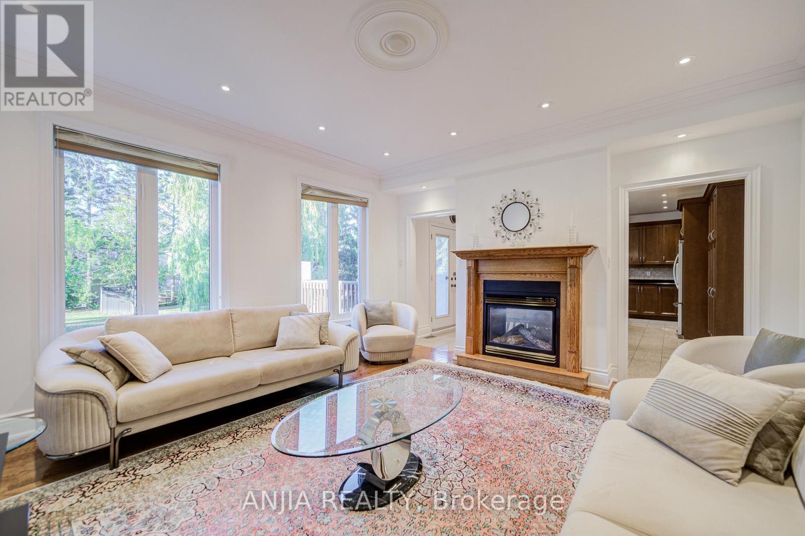 212 19th Avenue, Richmond Hill, Ontario  L4E 3P6 - Photo 15 - N12467938