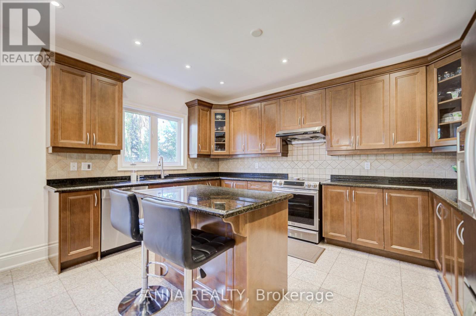 212 19th Avenue, Richmond Hill, Ontario  L4E 3P6 - Photo 19 - N12467938