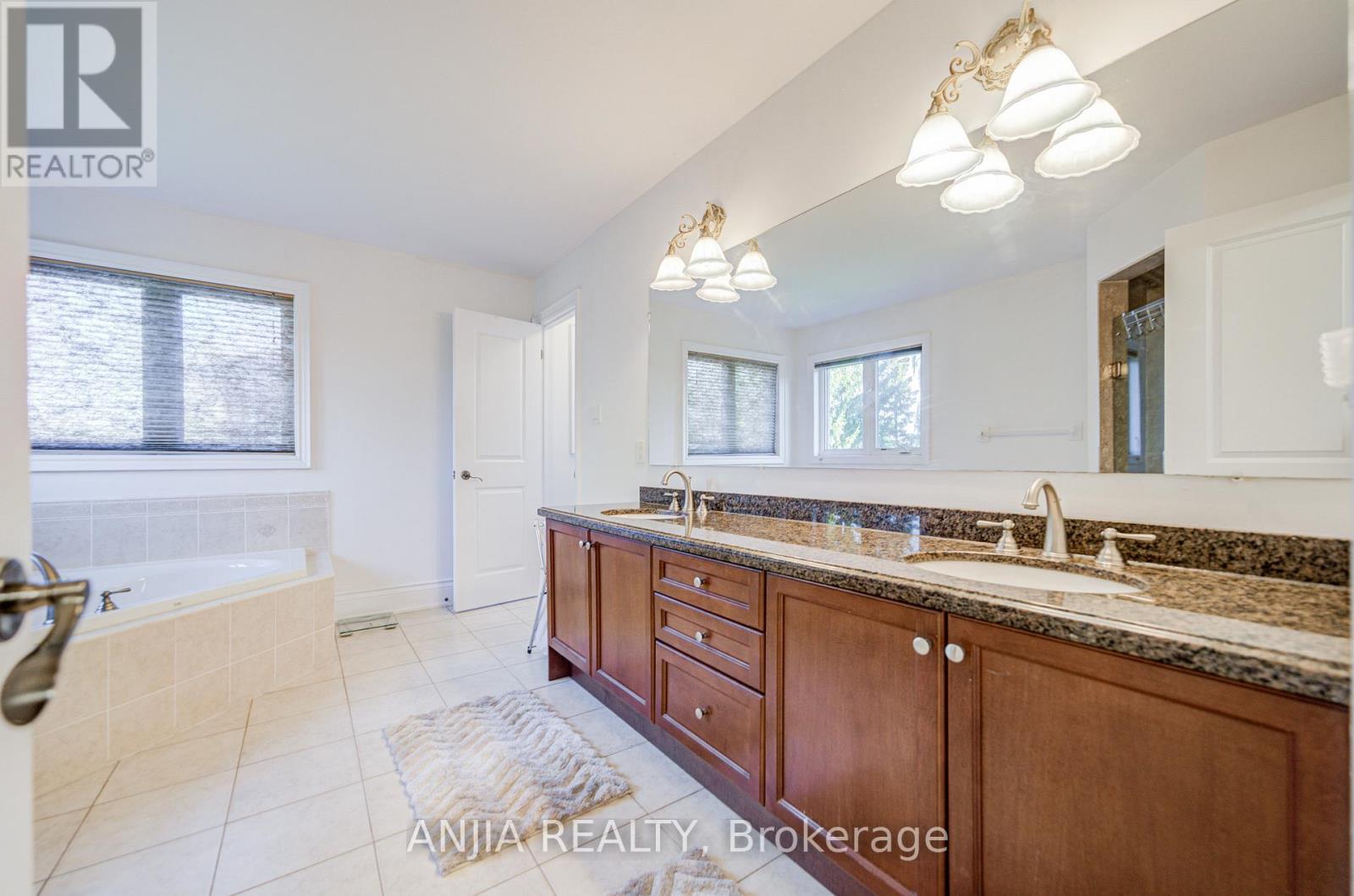 212 19th Avenue, Richmond Hill, Ontario  L4E 3P6 - Photo 28 - N12467938