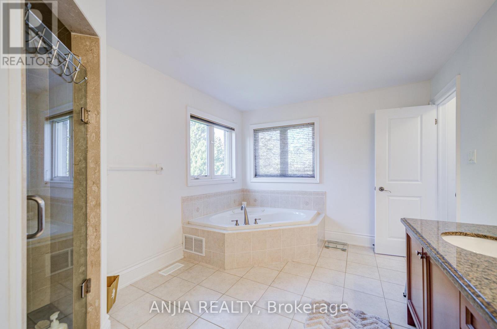 212 19th Avenue, Richmond Hill, Ontario  L4E 3P6 - Photo 29 - N12467938