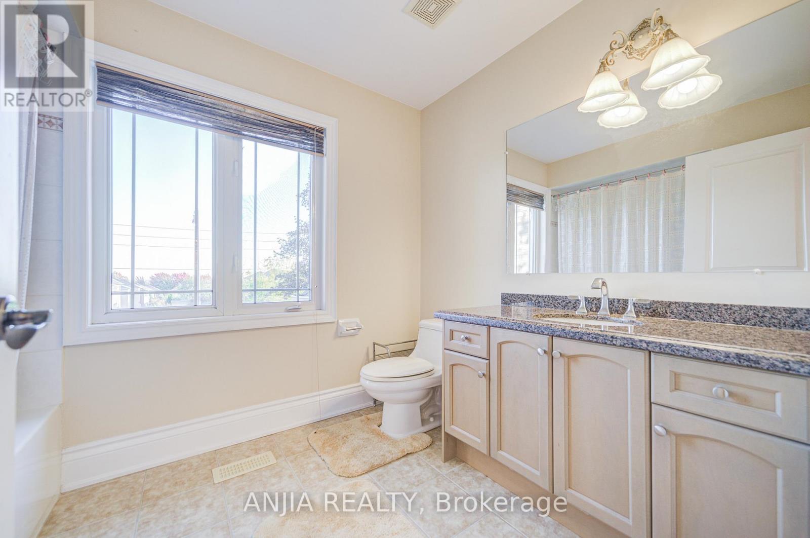 212 19th Avenue, Richmond Hill, Ontario  L4E 3P6 - Photo 34 - N12467938