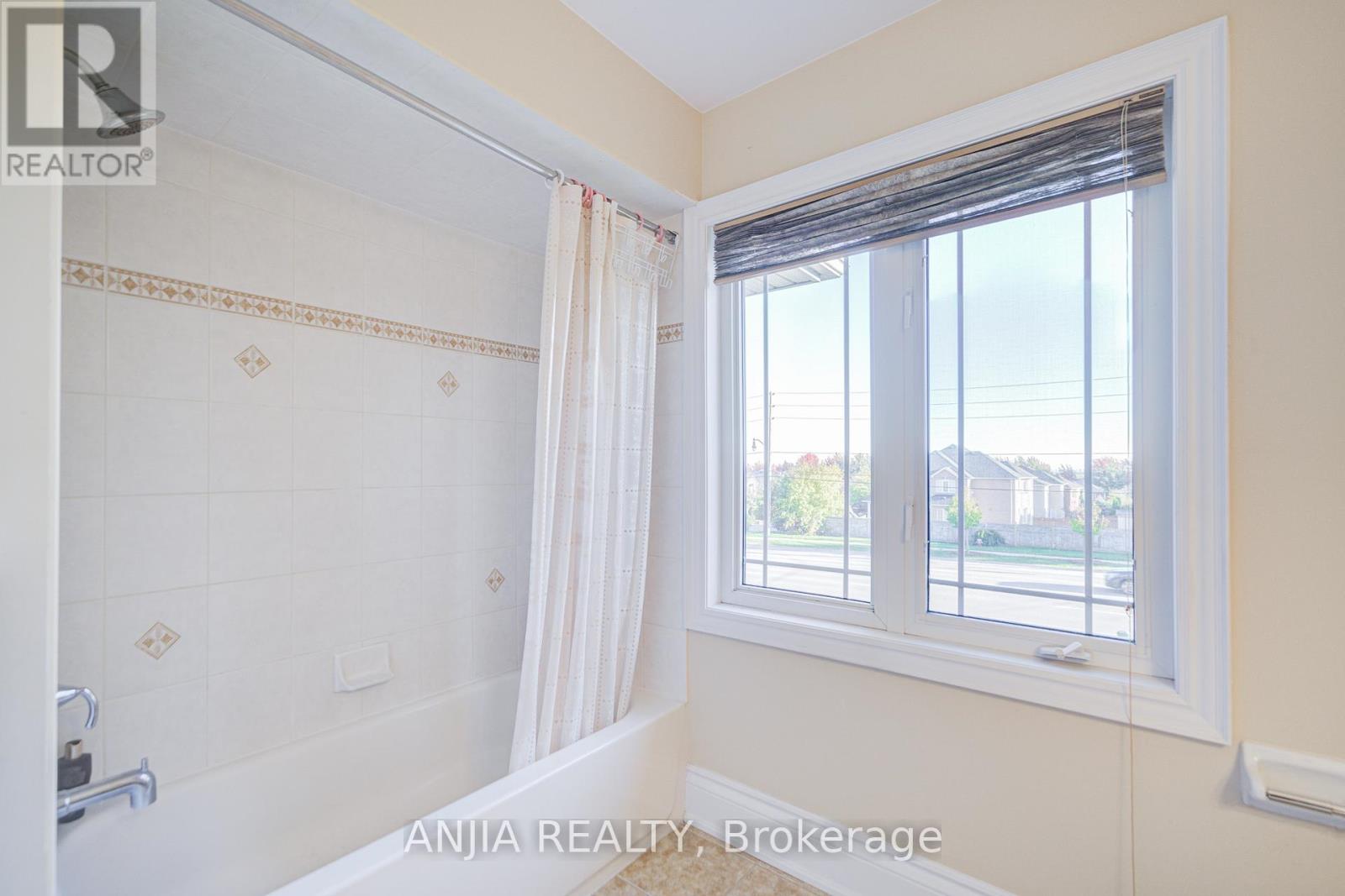 212 19th Avenue, Richmond Hill, Ontario  L4E 3P6 - Photo 36 - N12467938