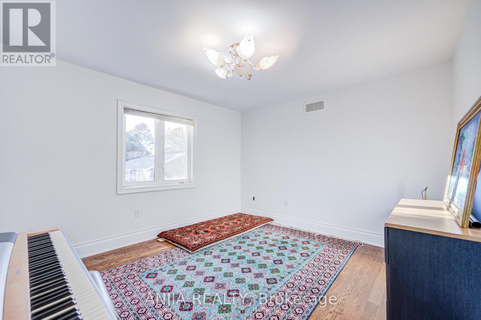 212 19th Avenue, Richmond Hill, Ontario  L4E 3P6 - Photo 37 - N12467938