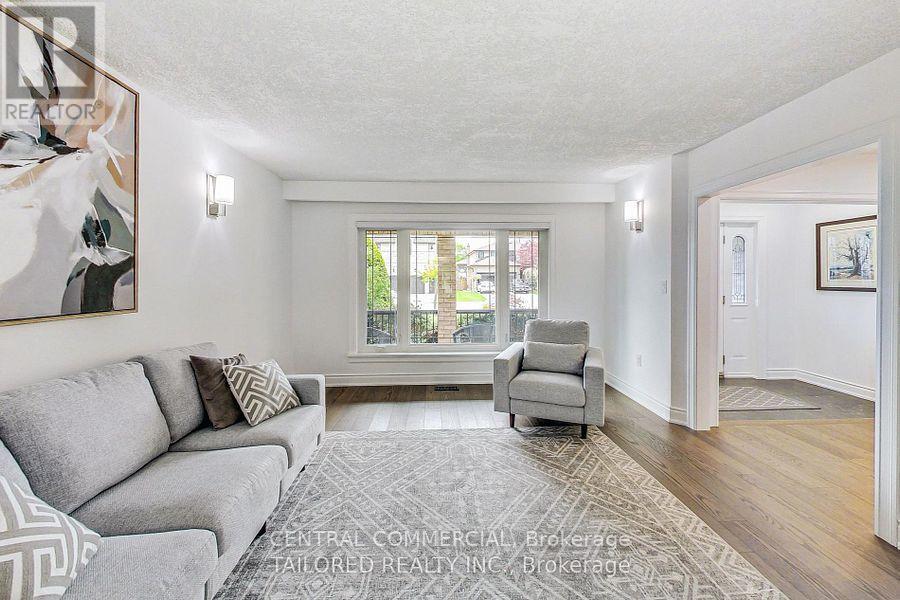 35 Mackay Avenue, Richmond Hill, Ontario  L4C 6K2 - Photo 10 - N12468023