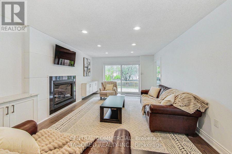 35 Mackay Avenue, Richmond Hill, Ontario  L4C 6K2 - Photo 17 - N12468023
