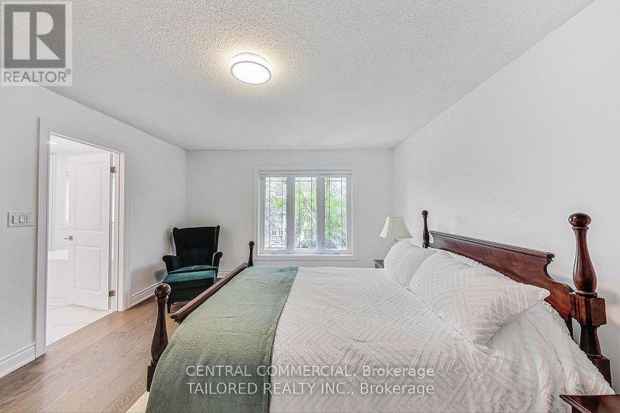 35 Mackay Avenue, Richmond Hill, Ontario  L4C 6K2 - Photo 19 - N12468023