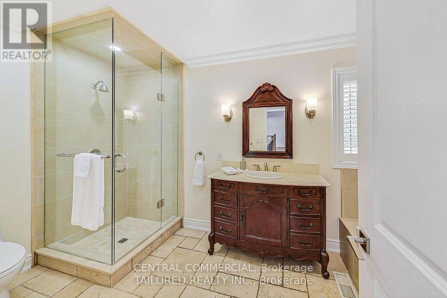 35 Mackay Avenue, Richmond Hill, Ontario  L4C 6K2 - Photo 23 - N12468023