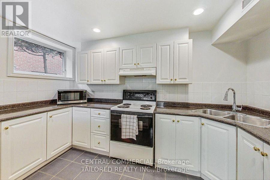 35 Mackay Avenue, Richmond Hill, Ontario  L4C 6K2 - Photo 26 - N12468023