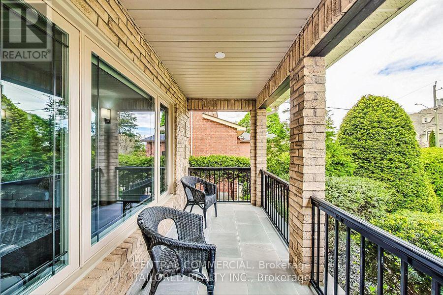 35 Mackay Avenue, Richmond Hill, Ontario  L4C 6K2 - Photo 4 - N12468023