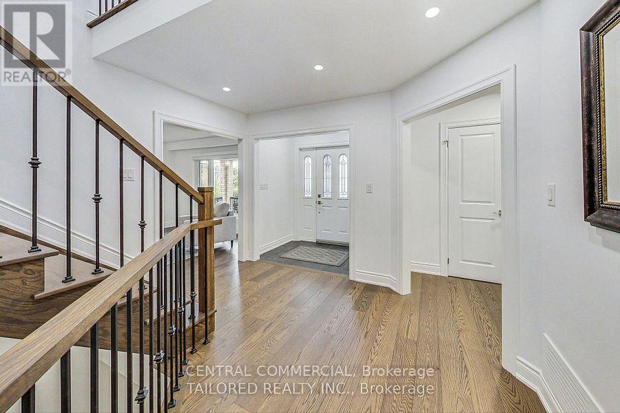 35 Mackay Avenue, Richmond Hill, Ontario  L4C 6K2 - Photo 5 - N12468023