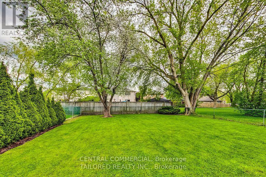 35 Mackay Avenue, Richmond Hill, Ontario  L4C 6K2 - Photo 7 - N12468023