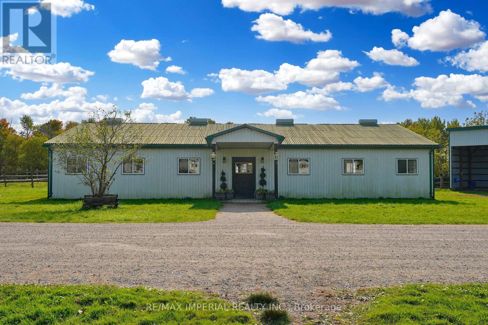 18054 Warden Avenue, East Gwillimbury, Ontario  L0G 1V0 - Photo 23 - N12468028