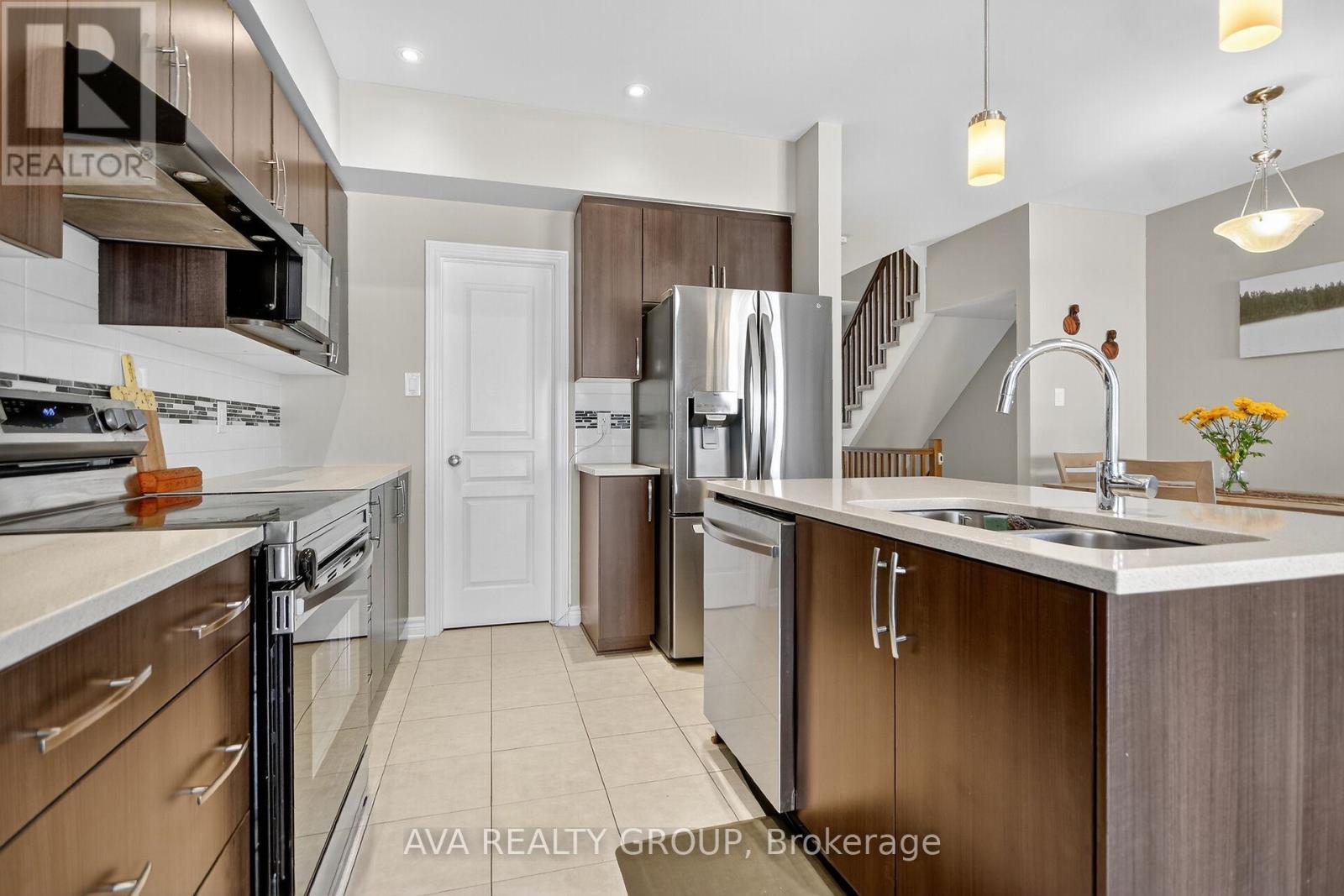 542 Triangle Street, Ottawa, Ontario  K2M 0M5 - Photo 14 - X12405478