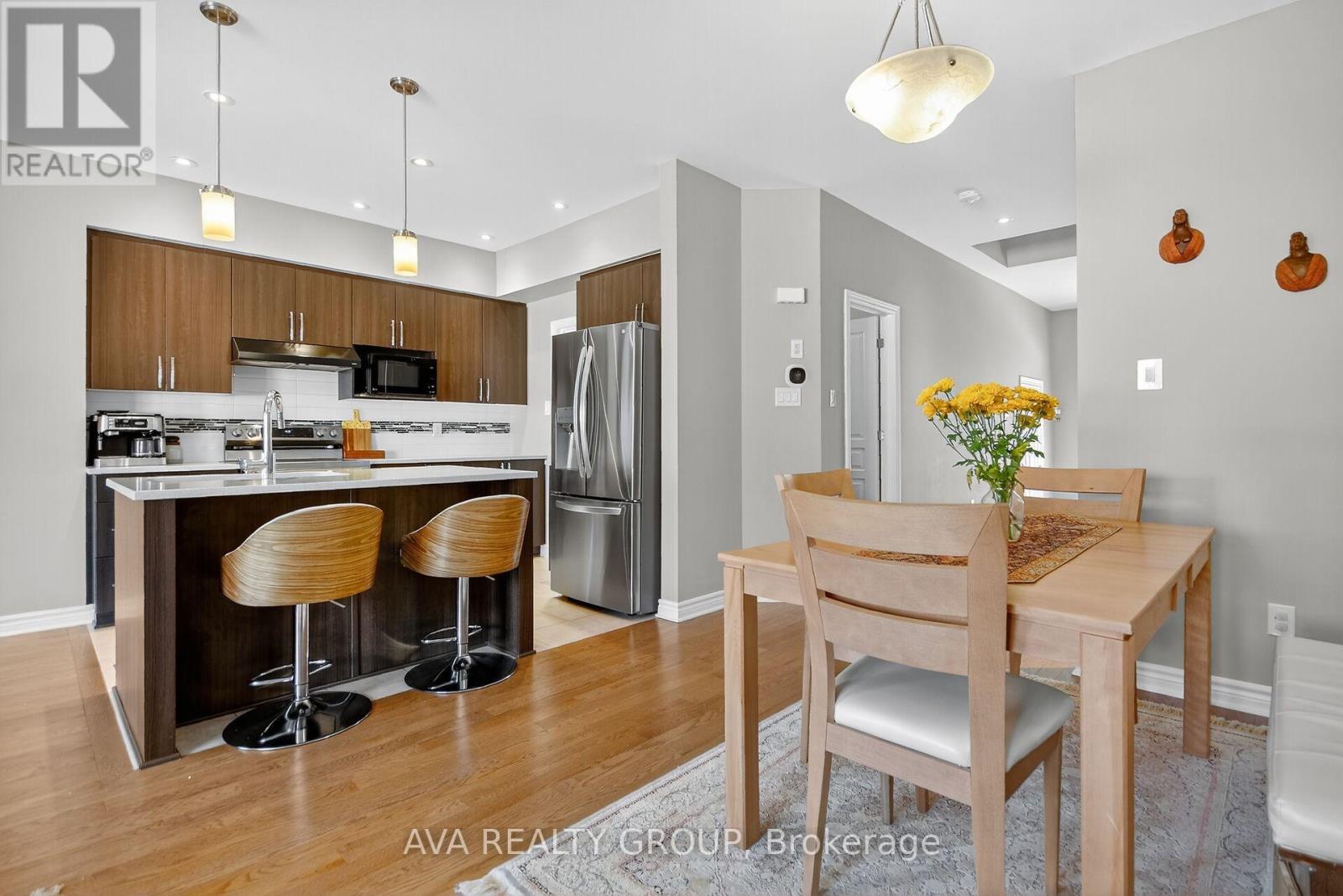 542 Triangle Street, Ottawa, Ontario  K2M 0M5 - Photo 12 - X12405478