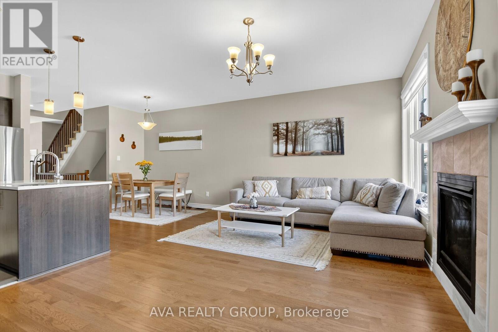 542 Triangle Street, Ottawa, Ontario  K2M 0M5 - Photo 3 - X12405478
