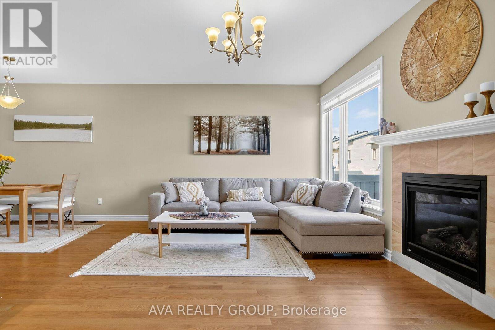 542 Triangle Street, Ottawa, Ontario  K2M 0M5 - Photo 4 - X12405478
