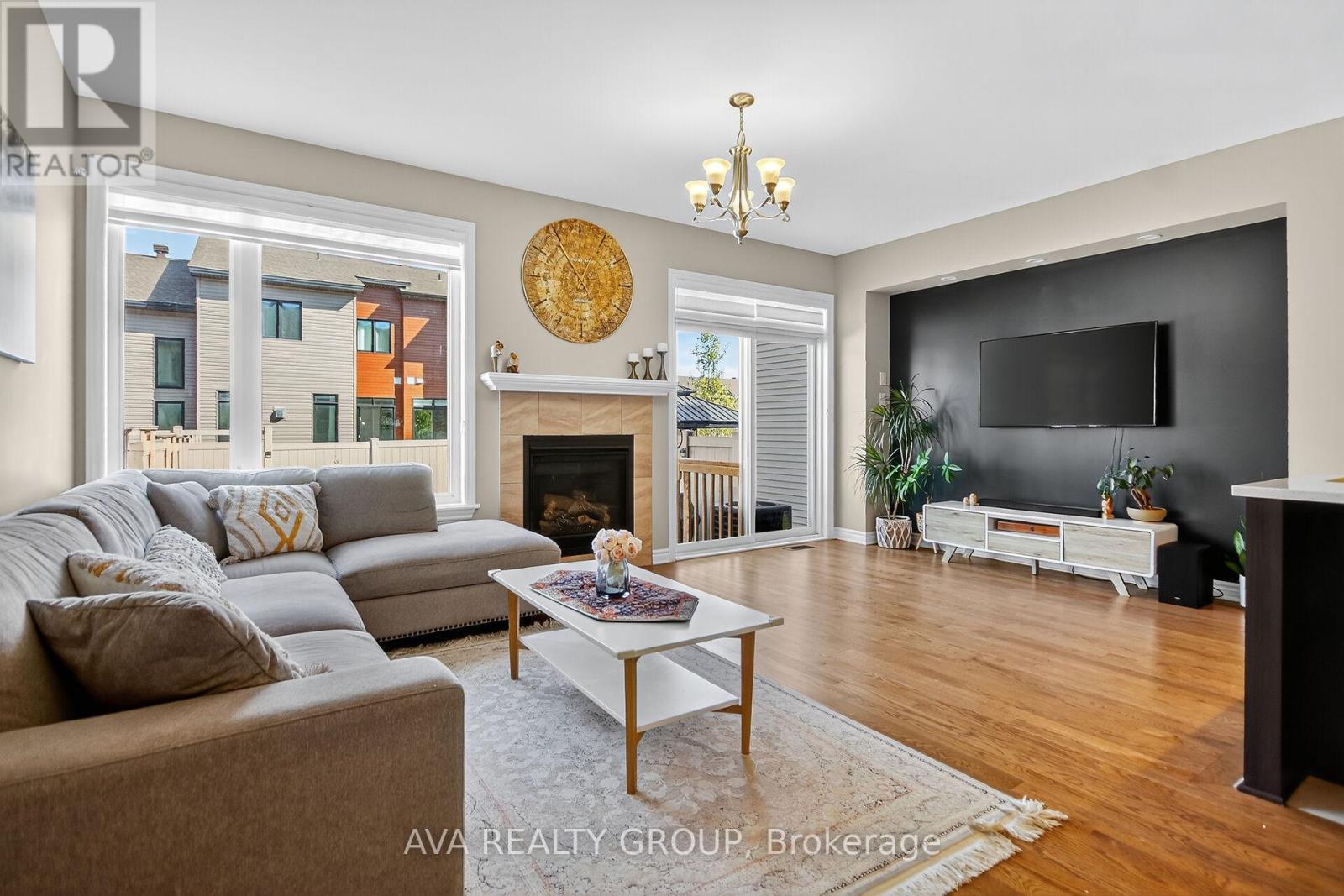 542 Triangle Street, Ottawa, Ontario  K2M 0M5 - Photo 5 - X12405478