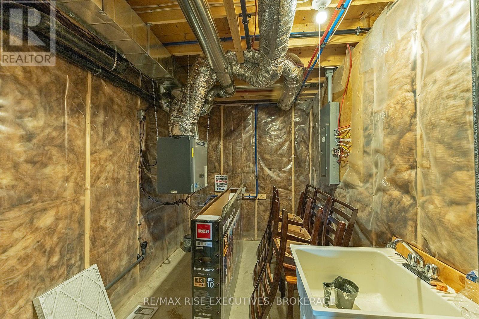 1219 Max Crescent, Kingston, Ontario  K7P 0P2 - Photo 45 - X12468094