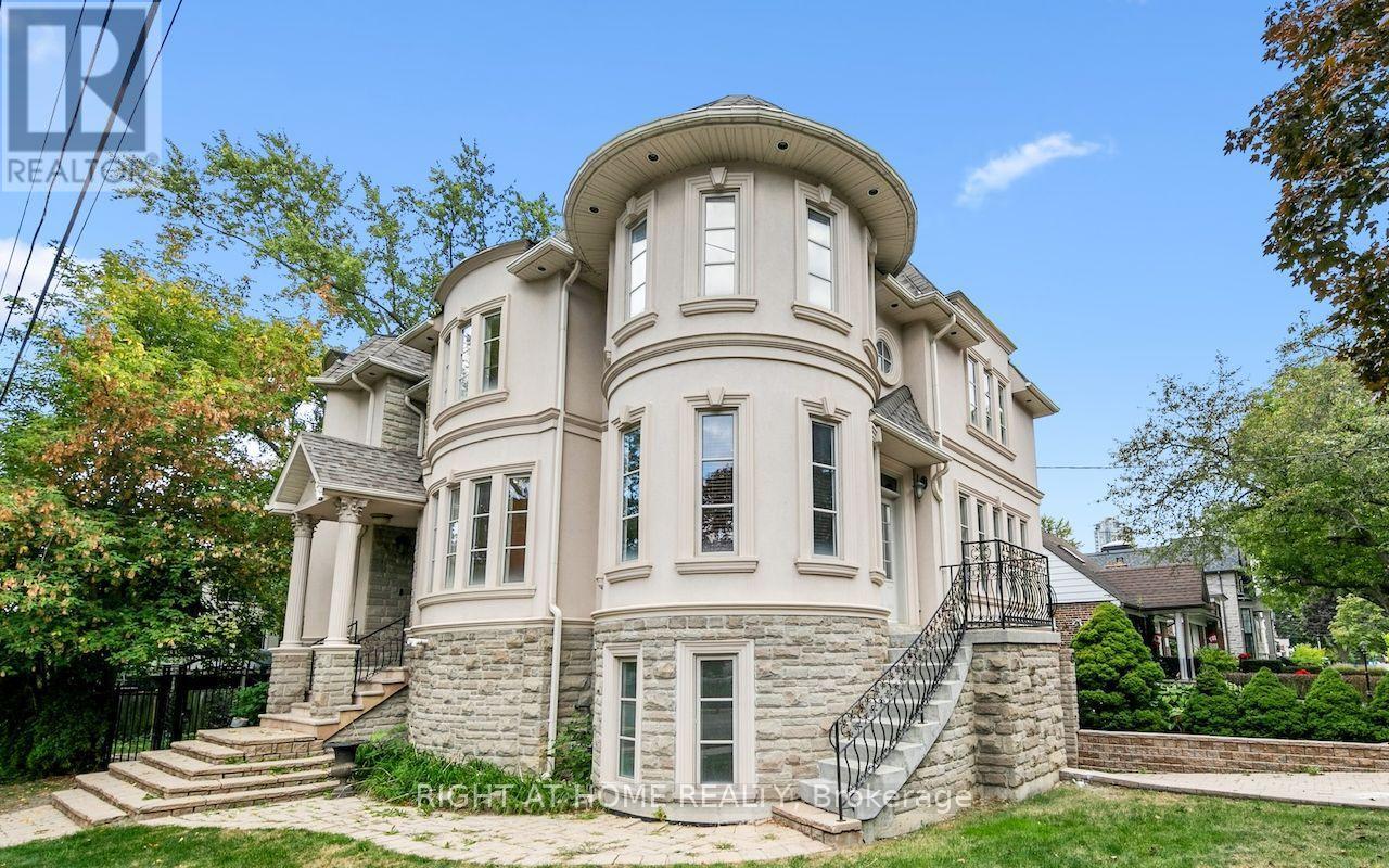 125 KINGSDALE AVENUE, Toronto, Ontario