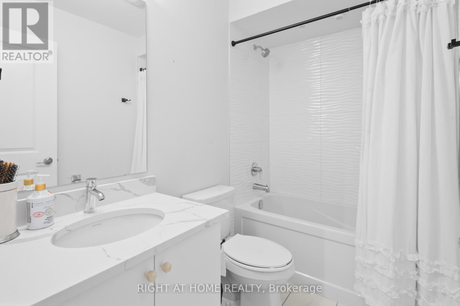 1 Overlea Drive, Brampton, Ontario  L6R 4B5 - Photo 23 - W12467929