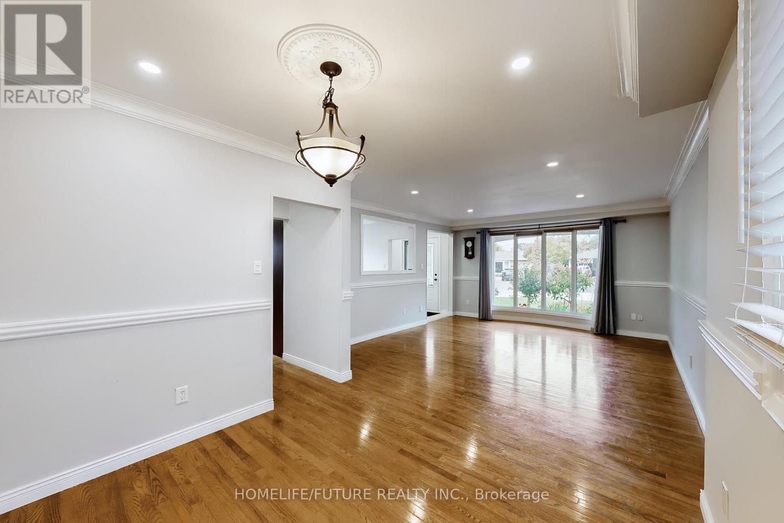 659 Bridle Wood, Burlington, Ontario  L7L 4E2 - Photo 16 - W12467932