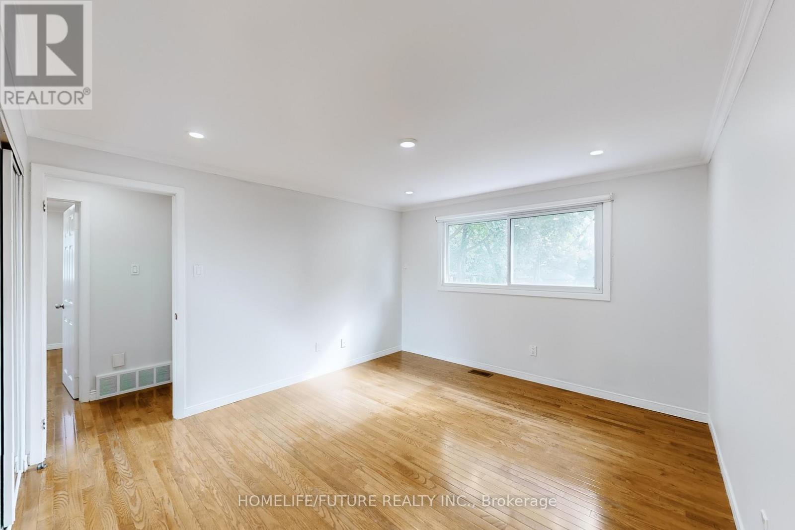 659 Bridle Wood, Burlington, Ontario  L7L 4E2 - Photo 26 - W12467932