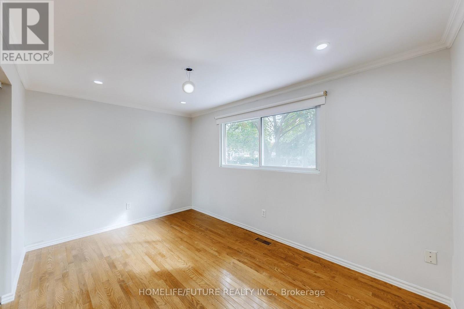 659 Bridle Wood, Burlington, Ontario  L7L 4E2 - Photo 28 - W12467932