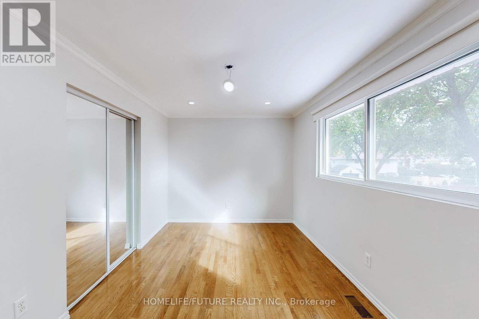 659 Bridle Wood, Burlington, Ontario  L7L 4E2 - Photo 30 - W12467932