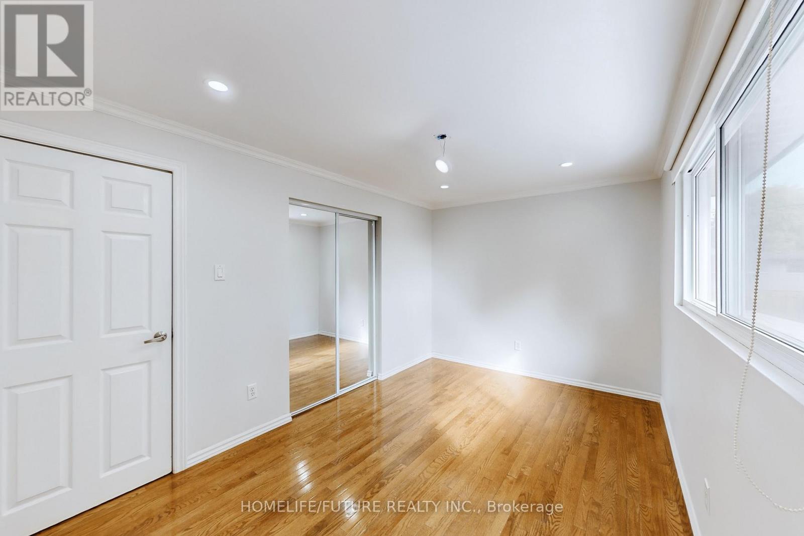 659 Bridle Wood, Burlington, Ontario  L7L 4E2 - Photo 31 - W12467932